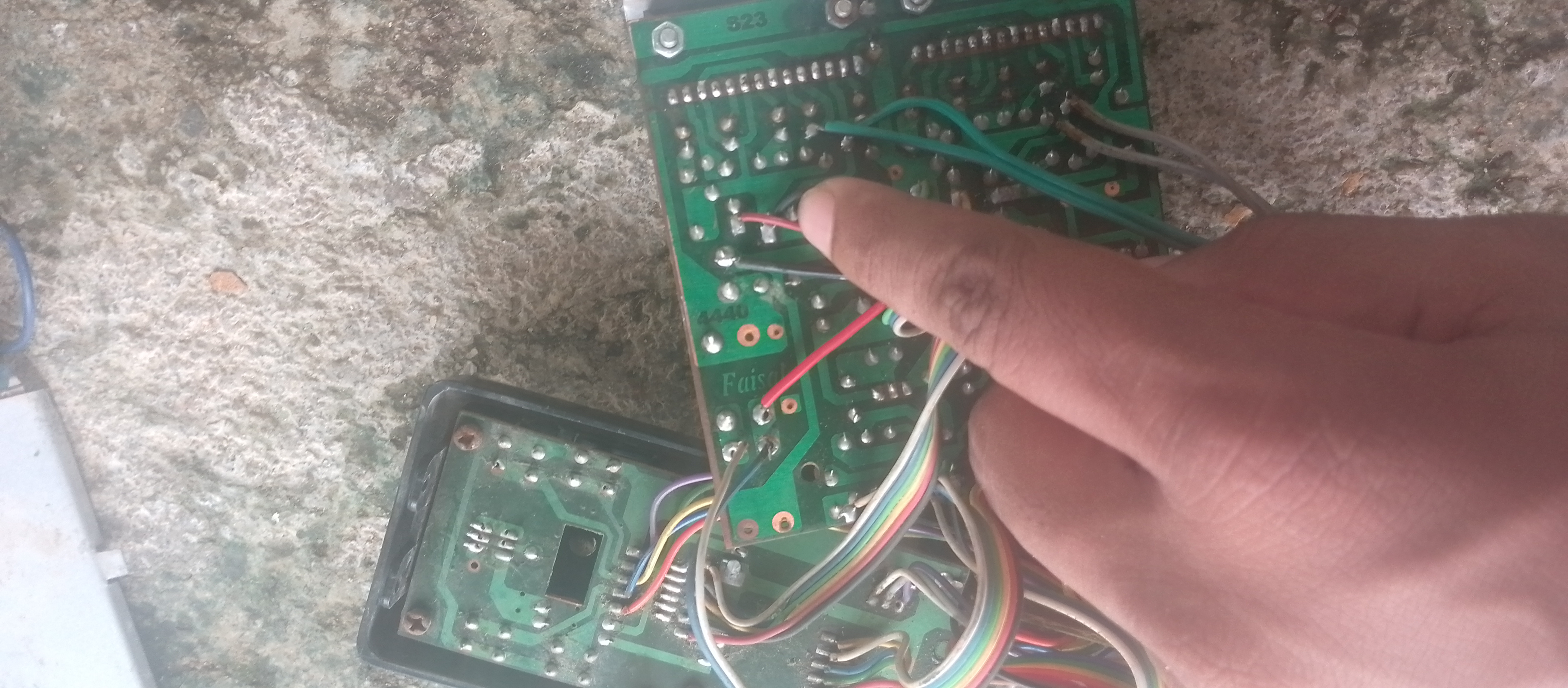 Opened an amplifier to see and explore the circuit(09/08/2023)